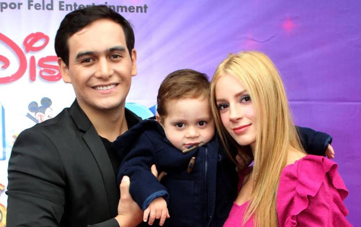 “El 2 de mayo de 2017 el día más feliz de mi vida! no sólo cumplí 22 años, también tuve el privilegio y la gran responsabilidad de conocer y ser padre de José Julian Figueroa Garza...”, escribió el cantante cuando nació su bebé que procreó con Ime Garza. 