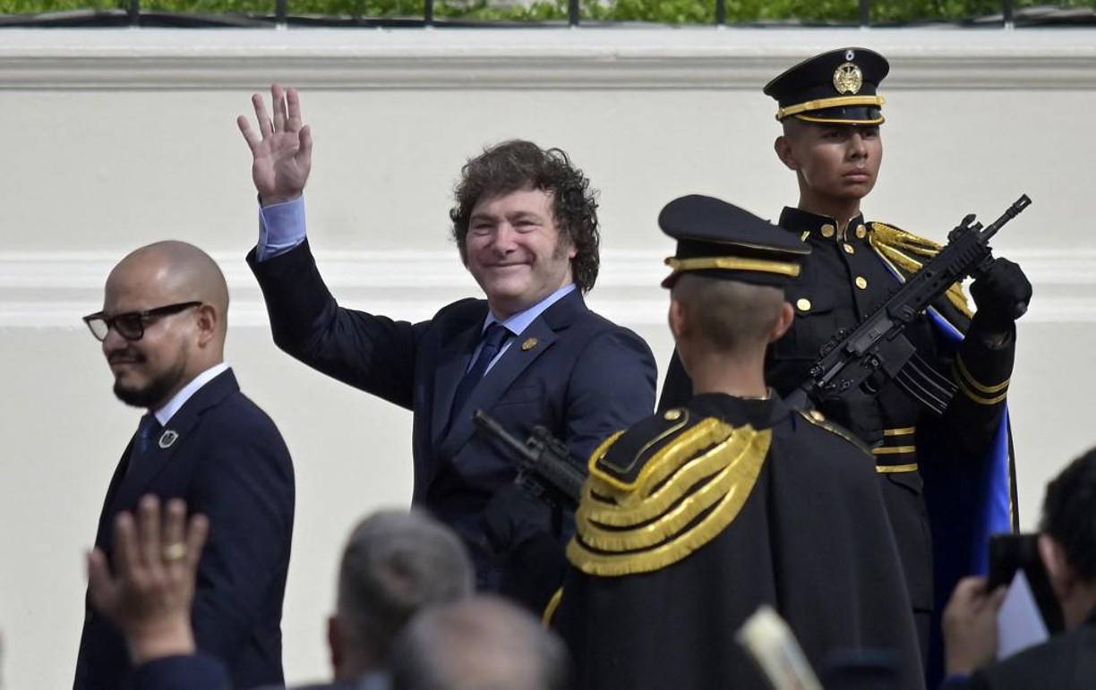 Esta es apenas la primera vez que Milei asiste a una toma de posesión desde que llegó a la presidencia de Argentina. 