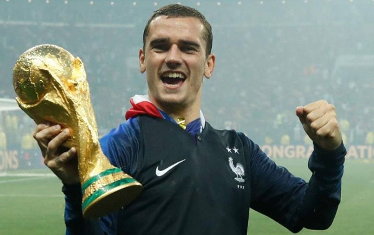 Bombazo. Según el medio español Radio Euskadi, el Real Madrid desembolsaría 200 millones de euros para arrebatarle al Atlético de Madrid al francés. La información se ha hecho viral en redes sociales.