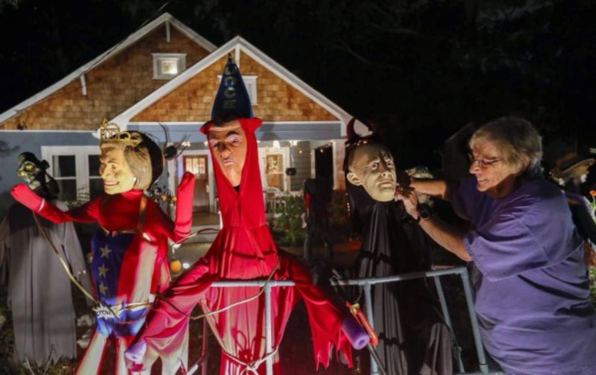 Washington: las Casas embrujadas<br/><br/><br/>Los estadounidenses decoraron sus residencias con esqueletos, calabazas y muñecos del presidente Donald Trump para la celebración de Halloween.