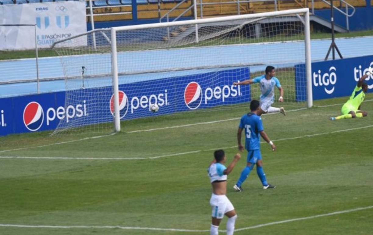 Los chapines superaron al combinado catracho y la figura del partido fue el delantero Darwin Lom ya que marcó dos goles.