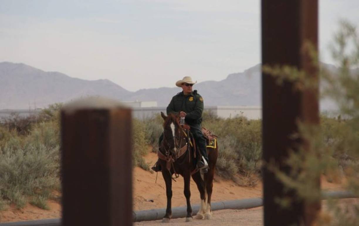 El papel de la Guardia Nacional será apoyar a los agentes fronterizos en tareas de 'detección aérea, transporte, reparación del muro fronterizo y apoyo logístico', según indicó a Efe la Oficina de Aduanas y Protección Fronteriza (CBP).
