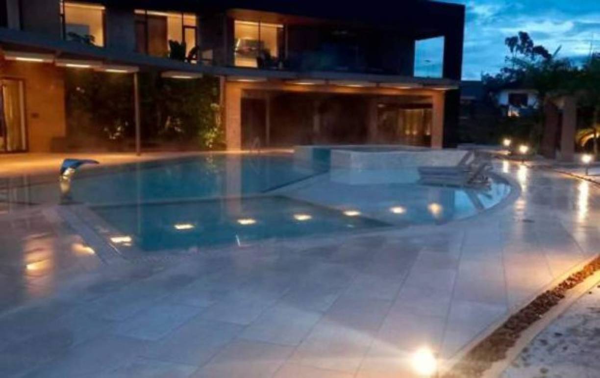 Varias de estas inversiones, adquiridas con dineros del narcotráfico y a las que se suman licorerías, ferreterías, restaurantes, entre otros negocios, eran utilizadas supuestamente para blanquear capitales.<br/>