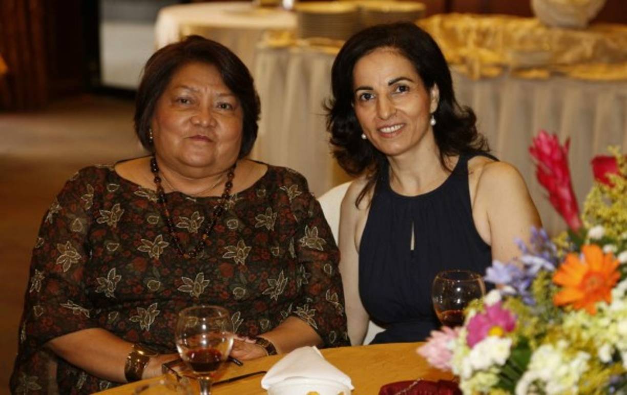 Antonieta Escobar y Marlene Kamar.