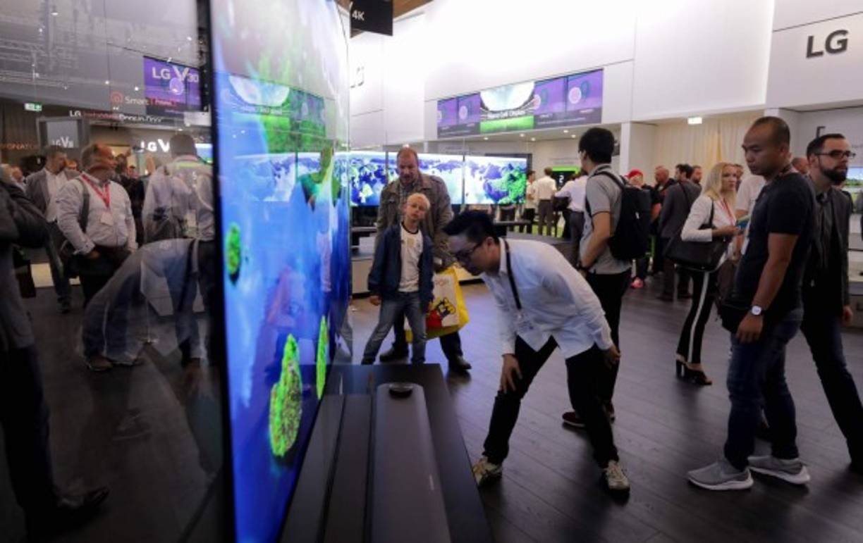 Los televisores compiten hoy en día con los dispositivos móviles con pantallas cada vez más planas y grandes.