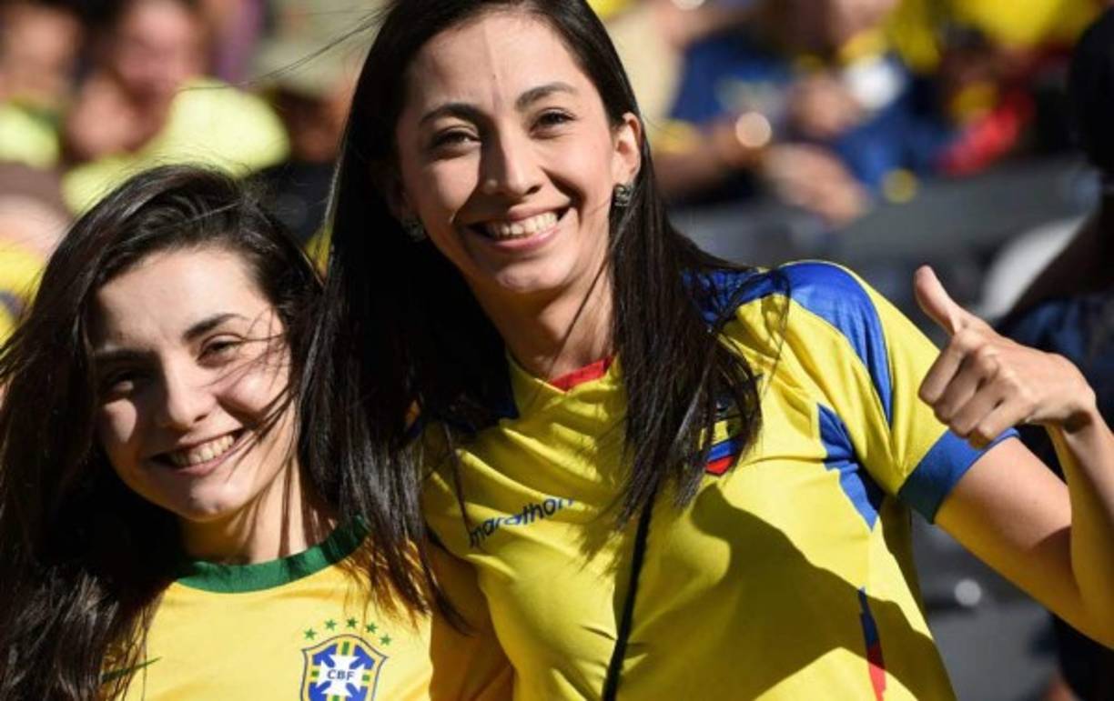 El fútbol es para unir. Una brasileña y ecuatoriana disfrutaron de la Copa América, hoy lamentablemente ya nos la tenemos en la competencia.