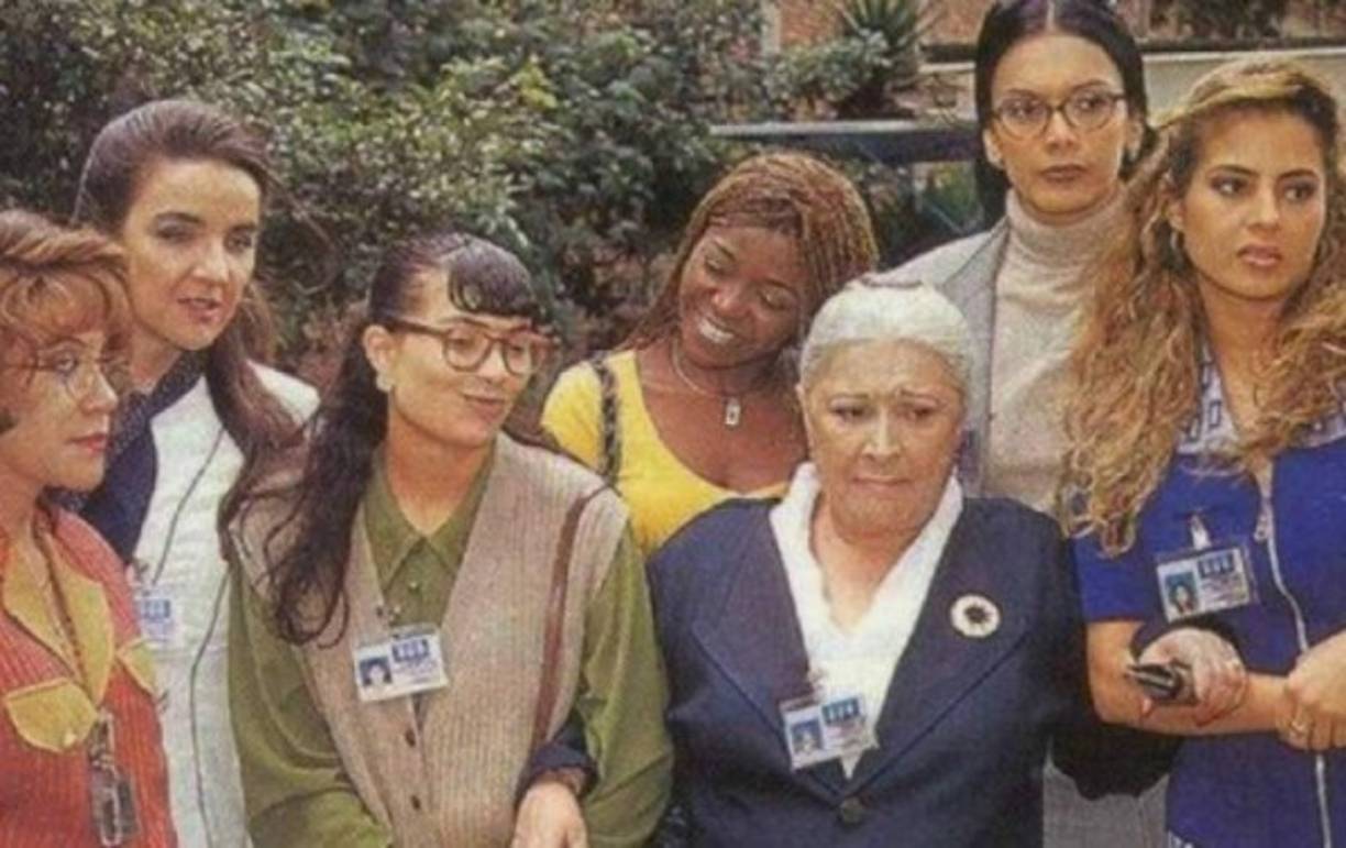 Entre las amigas de Betty está Aura María, la sexy, divertida y rumbera recepcionista de 'Ecomoda'.