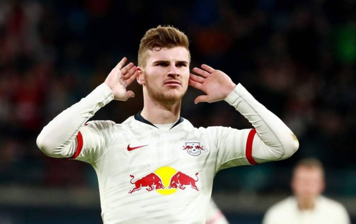 El director deportivo del RB Leipzig, Markus Krosche, ha dejado bien claro que al club no ha llegado a día de hoy ninguna oferta por el jugador Timo Werner. 'No ha habido conversaciones y Timo tampoco nos contactó. Se trata de rumores que han existido durante semanas, pero, por el momento, no hay nada nuevo'. El delantero alemán ha sonado para muchos grandes de Europa, incluido el Barcelona.
