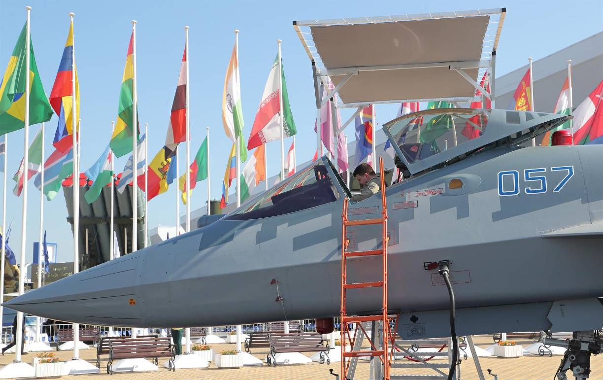 La pasada semana ya adelantó que la Armada recibirá en breve los nuevos misiles de crucero hipersónicos “Tsirkon”, lo que fue confirmado hoy por Alexéi Rájmanov, jefe de la Corporación de Astilleros Unidos.