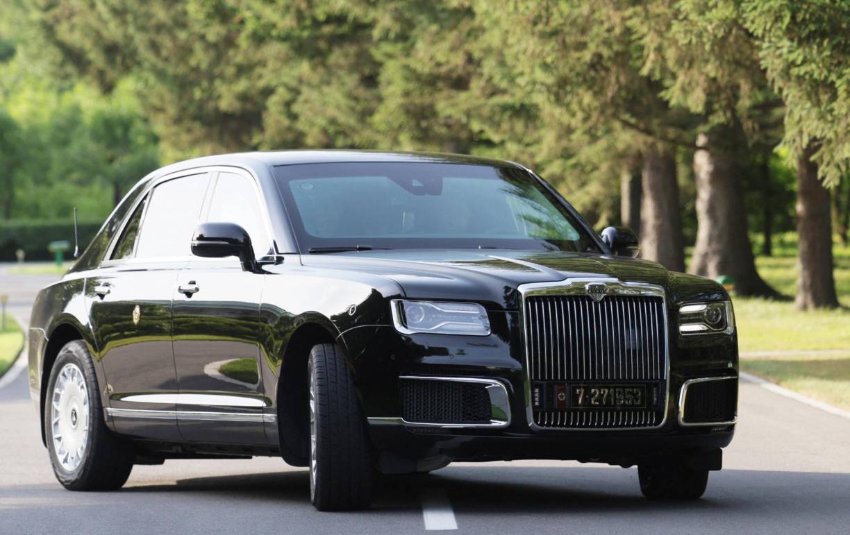 Estos vehículos de lujo, modelo oficial del Kremlin, están valorados entre 380.000 y 540.000 dólares.