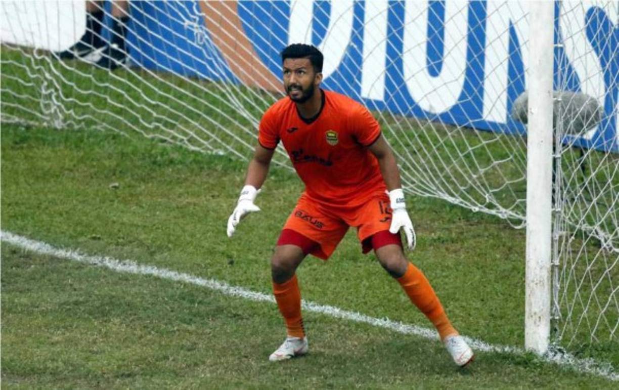 Roberto 'Pipo' López: El portero le aseguró a Diario LA PRENSA que es totalmente falso los rumores que lo colocan en el Marathón para la próxima campaña. El cancerbero está a la espera de encontrar un club luego de que fue dado de baja en Real España. Reveló que se cayó una negociación con clubes de la segunda de México.