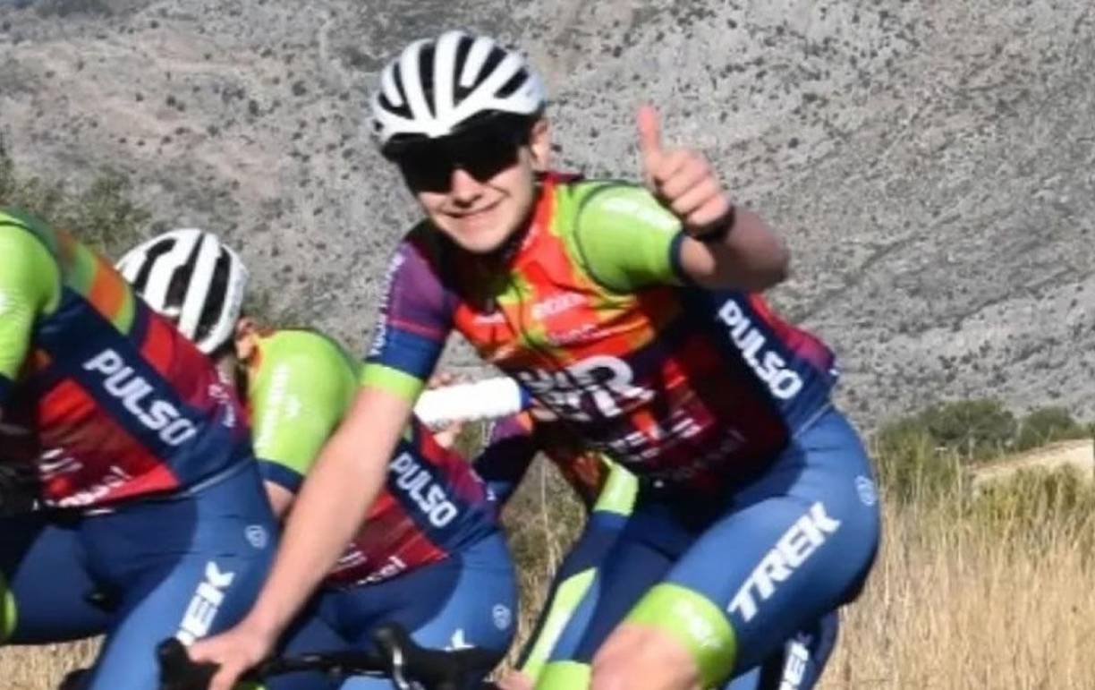 Pero inmediatamente después las cosas empeoraron cada vez más. El padre habló sobre esos momentos dramáticos. “Una vez en el dormitorio, su condición siguió deteriorándose. Mi esposa condujo hasta su dormitorio a las ocho menos cuarto. Estaba debilitado y ya no podía mantenerse en pie”.