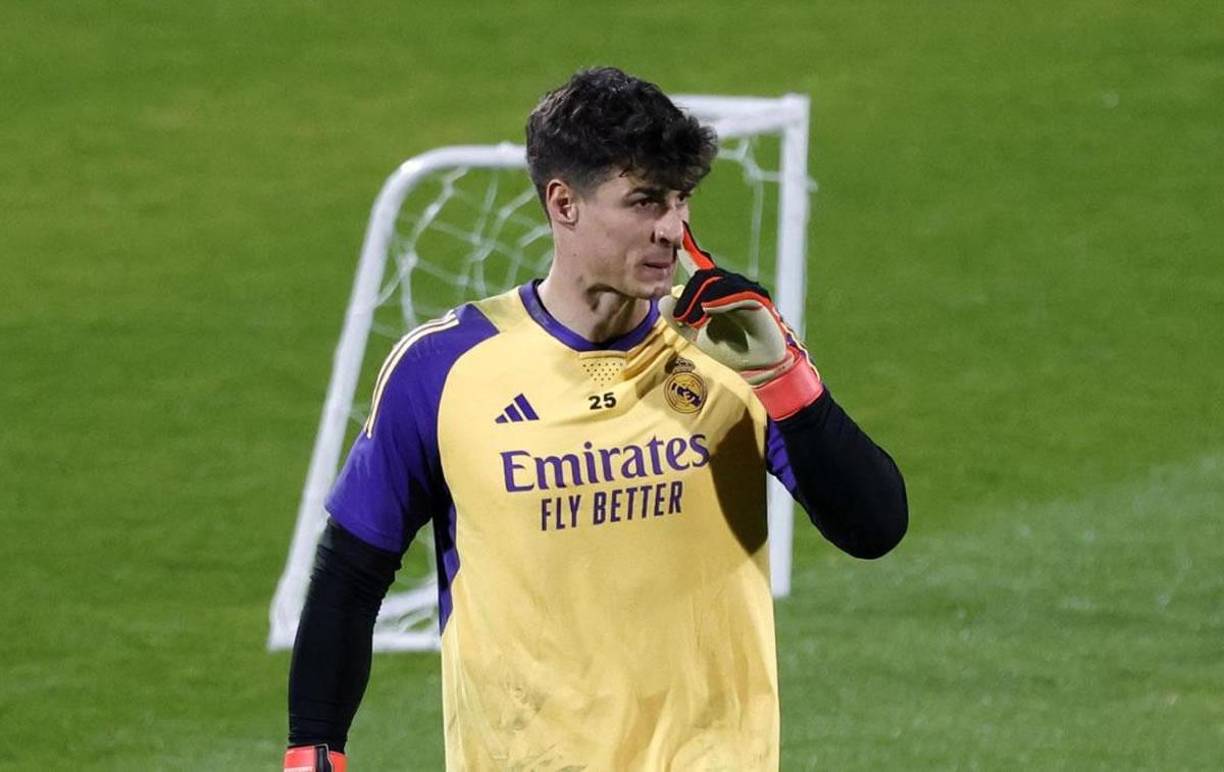 Kepa Arrizabalaga hablará con el nuevo entrenador del Chelsea, Enzo Maresca, antes de que se tome una decisión sobre su futuro. El Real Madrid está abierto a mantenerlo, pero solo con otro préstamo de 12 meses o una transferencia gratuita, informa Mail Sport.