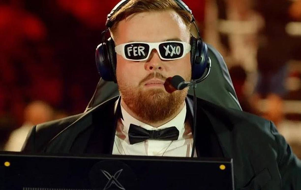 “Ahora, dicen que puede ser una cosa que tengo de nacimiento, me he tenido que hacer una prueba genética y pueda ser que esto que tengo, sea degenerativo. Esto significa que con el tiempo voy perdiendo vista del ojo derecho con el tiempo, lo que significaría prácticamente quedarme ciego. Esto es el peor de los resultados. También me han dicho que están intentando encontrar una solución. Al parecer, desde hace años se está trabajando en resolver problemas parecidos o, directamente, el problema que yo tengo”, explicó el también presentador de televisión en una de sus retransmisiones.