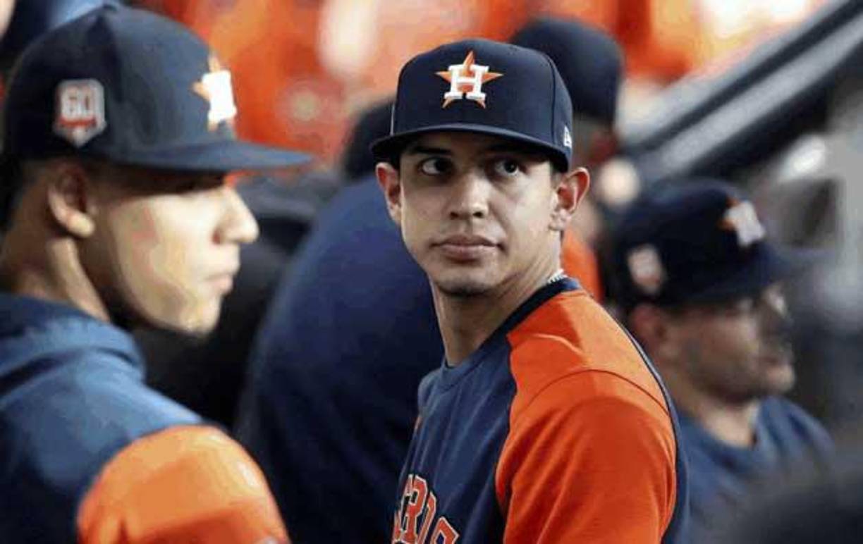 Periodistas y aficionados han exigido minutos para el hondureño Mauricio Dubón en la Serie Mundial donde los Astros de Houston se enfrentan a los Phillies de Filadelfia.