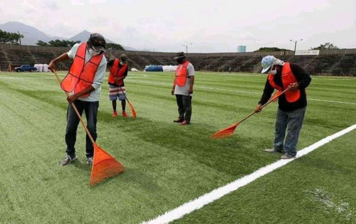 El plan era que se concluyera la obra en marzo, pero debido al Covid-19 se retrasó todo. Pero hoy el estadio luce poco a poco en buenas condiciones debido a los trabajos.