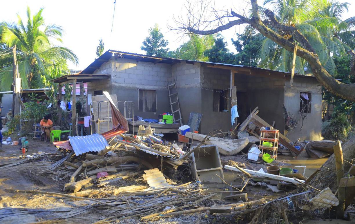 Las aguas llegaron rápidamente, llevando con ellas todo lo que las familias de La Prieta habían construido tras las tormentas de 2020.