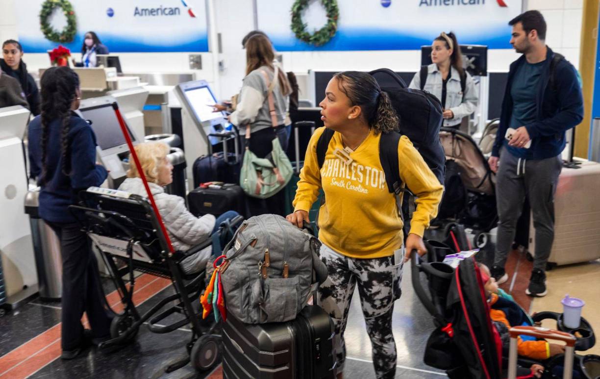 Más de 71 millones de personas viajarán en automóvil durante este fin de semana largo de Acción de Gracias, una cifra récord que supera los niveles prepandemia. 