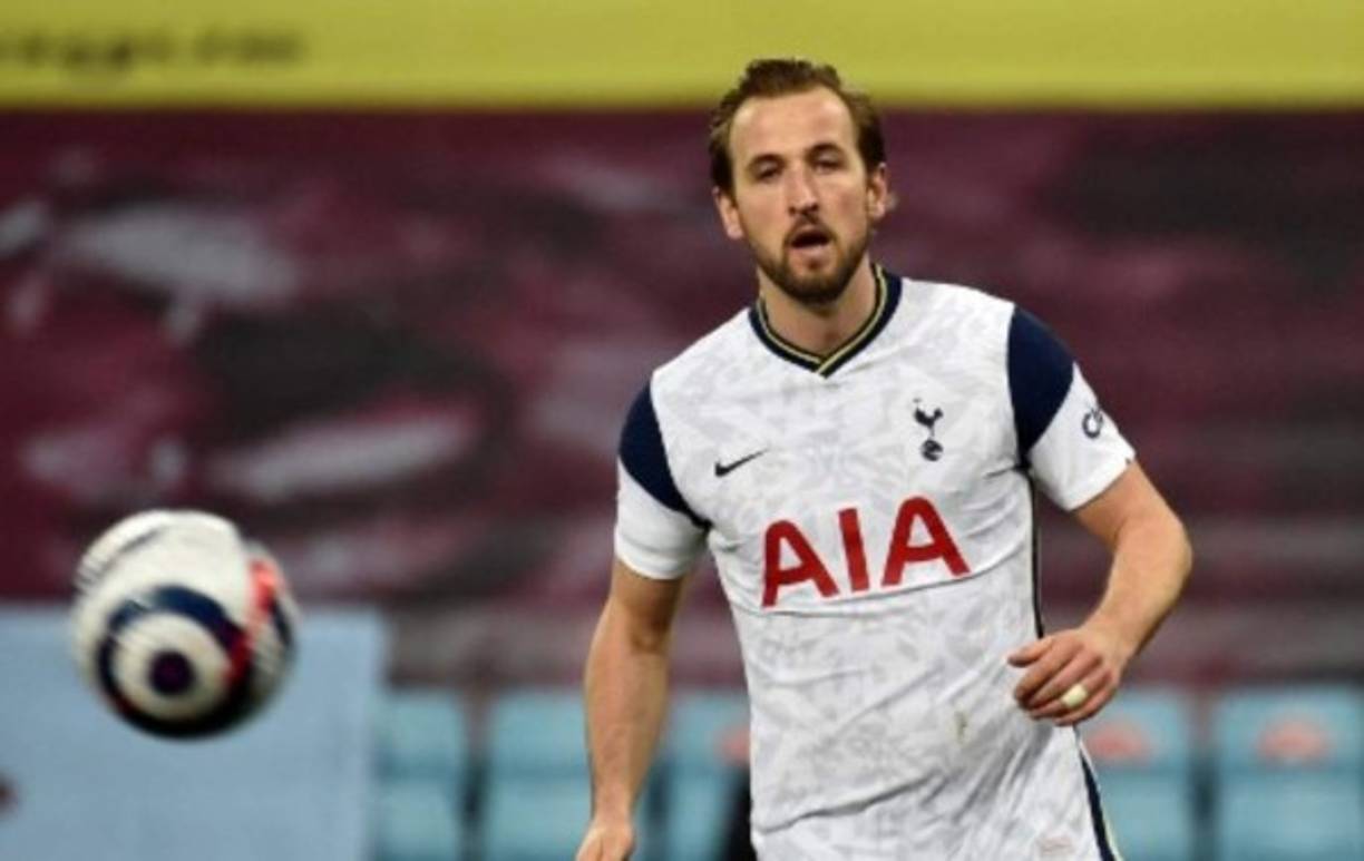 ESPN afirma que el Manchester City no tendría demasiada prisa por que Harry Kane llegara al Etihad Stadium cuando parecía que había una oferta en firme para llevar a cabo la contratación del delantero del Tottenham. El caso es que el presidente de los spurs, Daniel Levy, tampoco la tiene, sobre todo porque le corre más prisa encontrar un técnico de garantía antes, y porque su máxima estrella tiene todavía tres años de contrato.<br/><br/>Foto - AFP