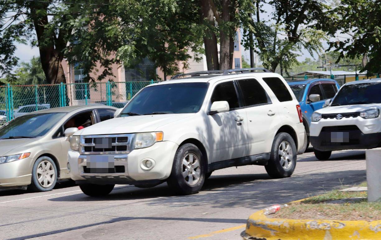 No estacionarse en lugares poco frecuentes y con poca iluminación. 