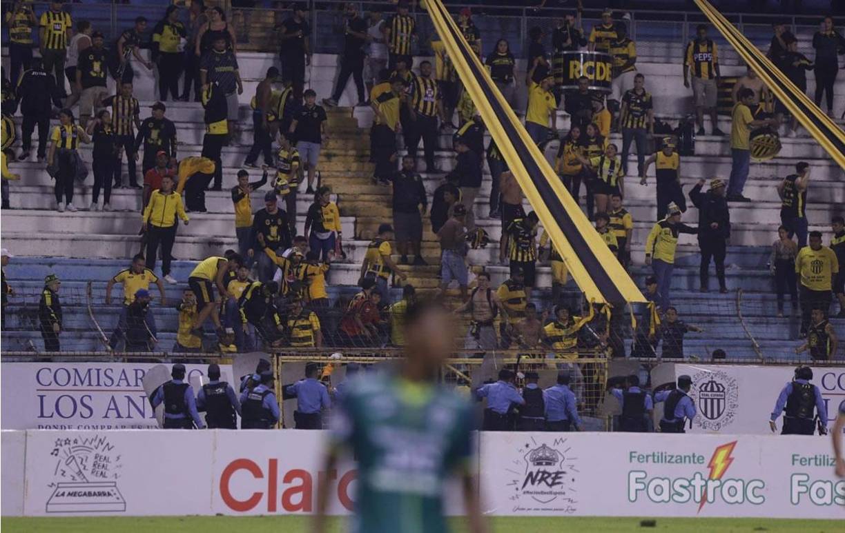 La Policía Nacional llegó al lugar del zafarrancho que ocasionaron aficionados del Real España.