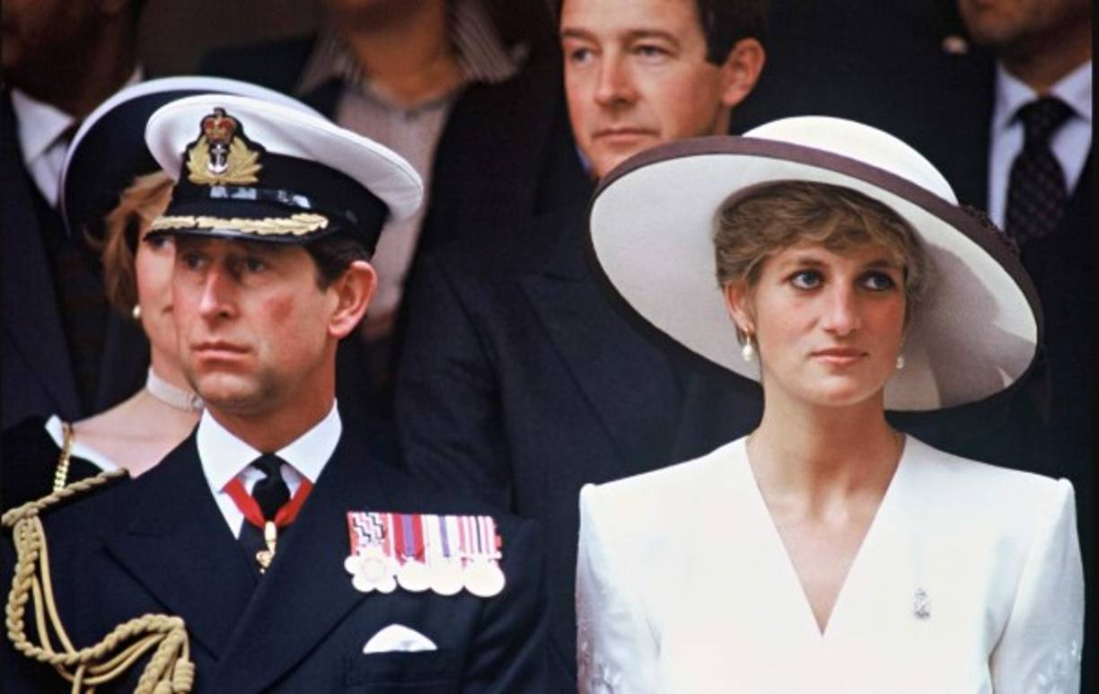 Naturalmente, la prensa tuvo un día de campo y el matrimonio de Charles Después de esto el matrimonio de Carlos y Diana colapso. <br/><br/>Años después de la muerte de Diana, Carlos y Camilla finalmente se convirtieron en marido y mujer en 2005.<br/>