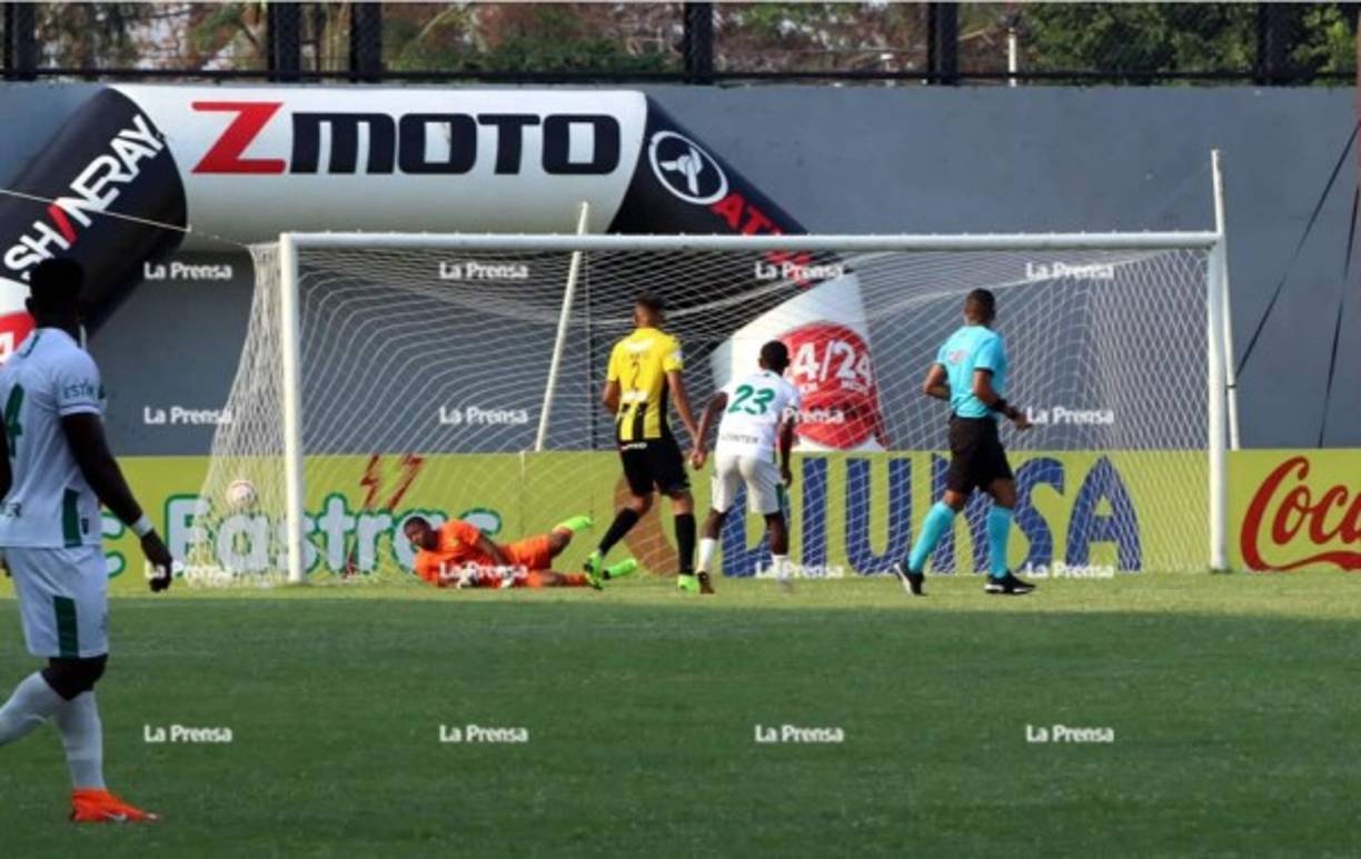 Luis 'Buba' López no pudo detener el bombazo de Kevin Arriaga para el golazo del Platense.