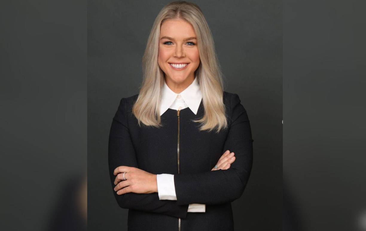 En la biografía de sus redes sociales se define como “madre, esposa y secretaria de prensa nacional de la campaña de Trump”.