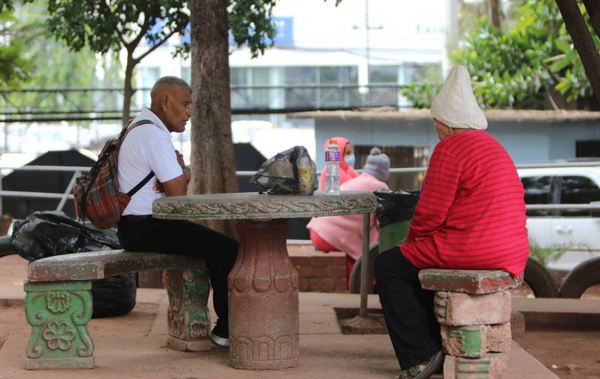 Las autoridades informaron que pretenden mejorar sus instalaciones, incluido el viejo parque donde suelen esperar sus citas.