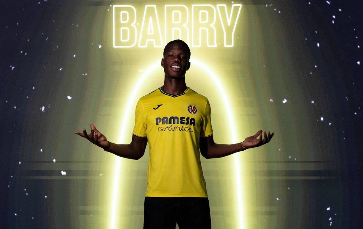 El Villarreal ha anunciado el fichaje de un nuevo delantero, Thierno Barry. El futbolista francoguineano llega procedente del Basilea. y firma para las cinco próximas temporadas, hasta 2029.
