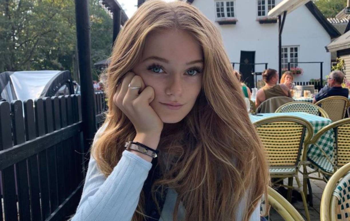 Algunos de sus pasatiempos son compartir con amigos, visitar nuevos restaurantes y disfrutar de la playa.