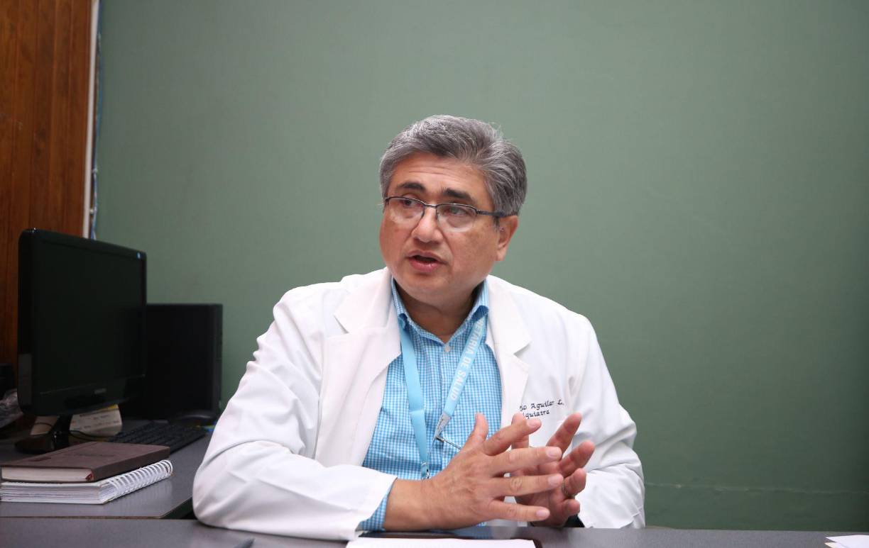 Mario Aguilar, director del Mario Mendoza, considera que lo ideal es que este sector de la población tenga su propio hospital, quizás cerca de los centros penintenciarios. “Nuestro hospital no está diseñado para ser un centro de reclusión de pacientes privados de libertad”, apuntó.