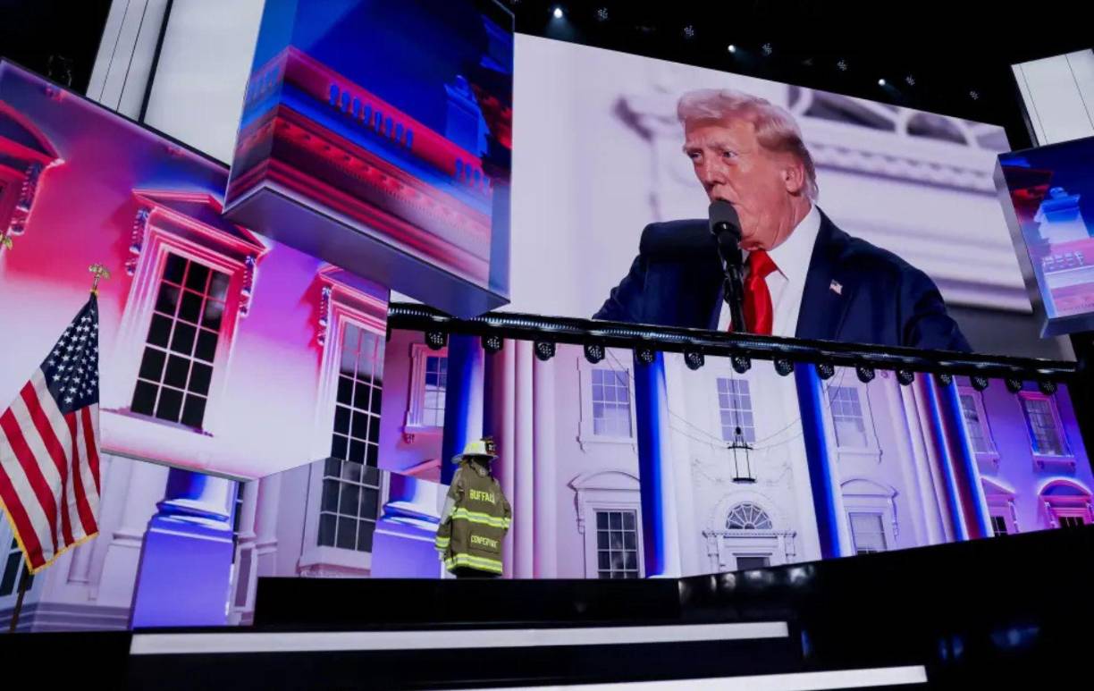 Sin embargo, al realizar la conversión mensualmente, encontramos que su salario es de 33,333 dólares mensuales (equivalentes a L833,325).