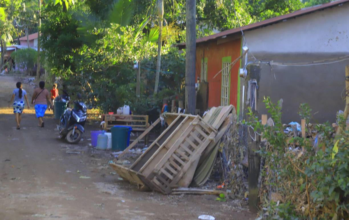 En temporada de lluvia, la zona es afectada por el río Cauca y por otro lado recibe el impacto del río Aguán, por lo que las consecuencias de fenómenos naturales suelen ser graves.