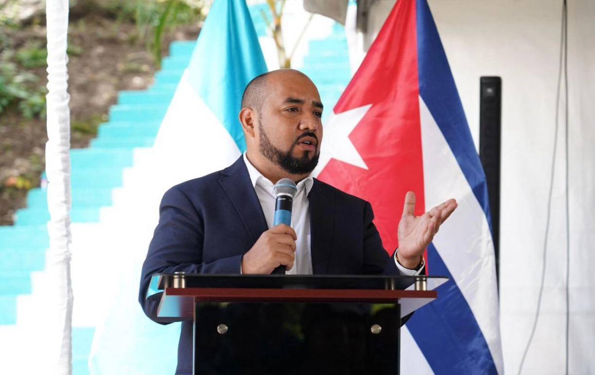 Por su parte, el ministro de educación Daniel Esponda, defendió que la escuela Álvaro Conteras en el municipio de Concepción, Ocotepeque, fue intervenida por el Gobierno con el presupuesto asignado de más de 2,000 mil millones a Educación para reconstrucciones de escuelas.