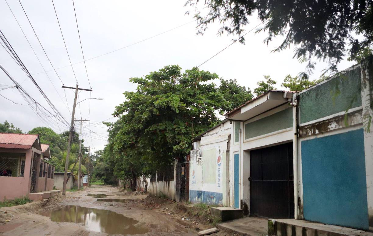 Negocios como pulperías, minisúperes y comedores han cerrado operaciones por presiones de grupos organizados. 