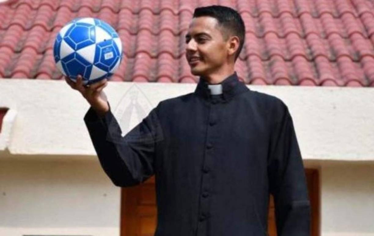 No fue una estrella del Olimpia, pero destacó en algunos partidos e inclusive fue mundialista con las selecciones menores de Honduras... Hoy Ángel Gabriel Castro, decidió dejar el fútbol para convertirse en nada más y nada menos que sacerdote.