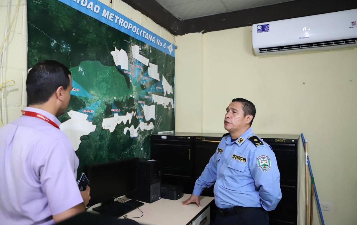 Las autoridades policiales mantienen patrullajes en vehículo, en motocicleta y a pie a fin de disuadir la delincuencia común y organizada en las colonias y barrios. 