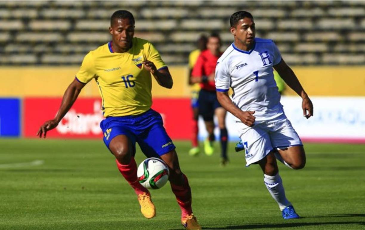 Emilio Izaguirre le dio paso a César Oseguera en el inicio de la segunda parte.