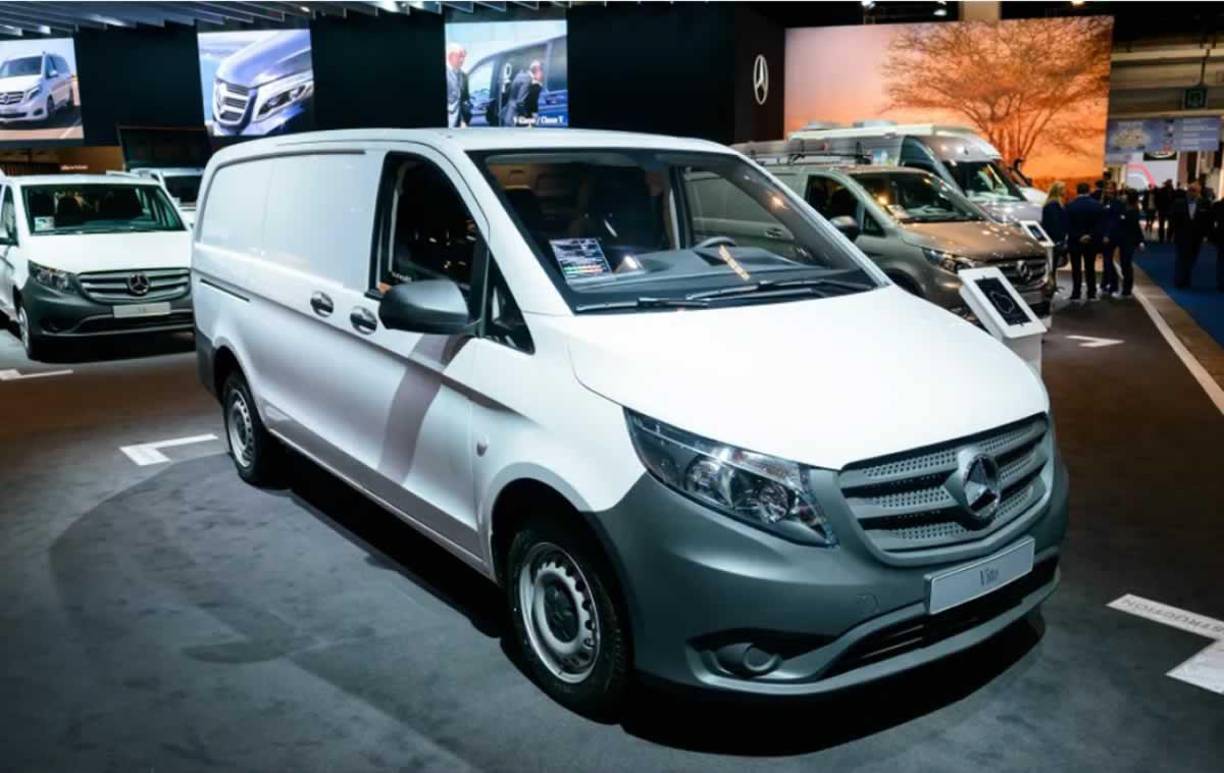 Esta es la furgoneta Mercedes que solicitó Neymar con un chofer disponible las 24 horas del día.