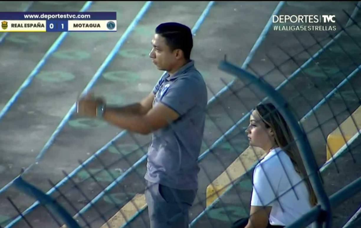 Emilio Izaguirre y su esposa Virginia Varela celebraron los goles del Motagua en el Clásico ante Real España en el Olímpico.