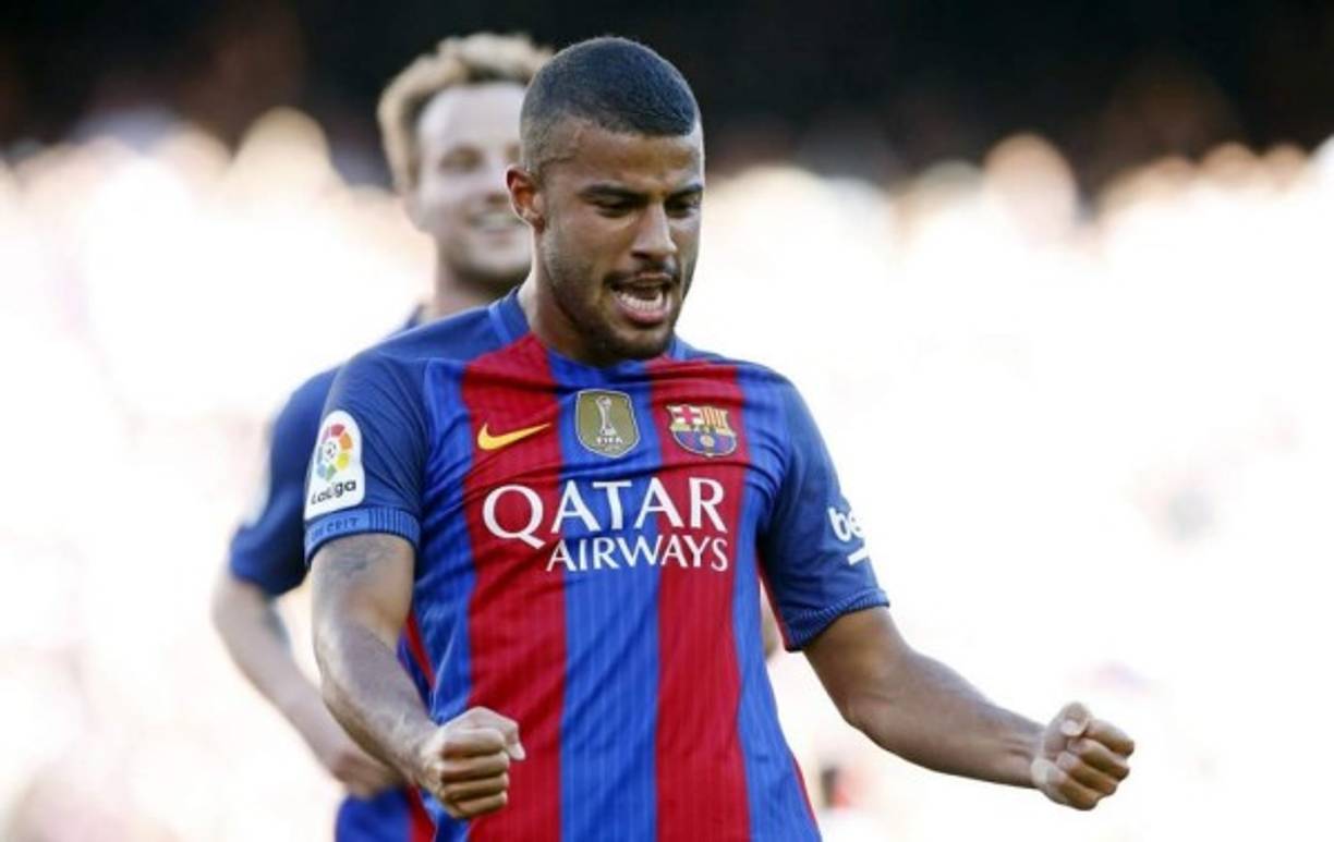 Rafinha Alcántara acudió ayer a un acto publicitario, en el que repasó la actualidad del FC Barcelona, así como la suya propia, donde dejó dudas sobre su continuidad en el conjunto azulgrana, afirmando que hay vida más allá del Barcelona, y que no vería con malos ojos su salida del club azulgrana. 'No me he planteado irme. Soy de las personas que le gusta estar sobre el campo, y en el momento que no pueda hacerlo si hay que encontrar una salida no tengo ningún problema', afirmó.