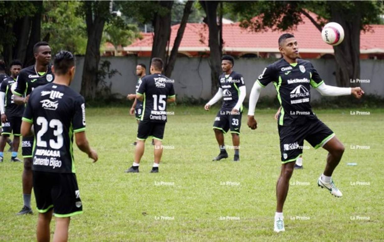 Carlo Costly entrenó por primera vez con sus nuevos compañeros en el Marathón.