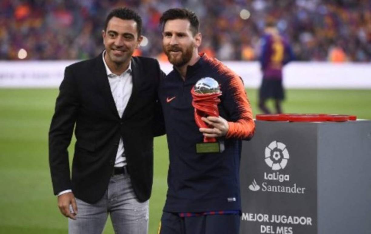 Xavi Hernández - El ídolo azulgrana parece que tarde o temprano terminará siendo el entrenador del primer equipo del FC Barcelona. Sin embargo, el presidente culé Joan Laporta ya dejó claro en campaña electoral que lo ve más en el Barça B para seguir formándose en el banquillo antes de dar el salto. Xavi, que renovó su contrato en el Al-Sadd de Catar hasta 2023, ya ha dejado claro en varias ocasiones que su sueño sería entrenar al Barça. Foto AFP