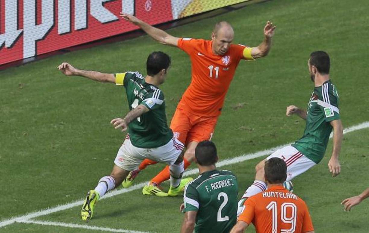 El “no era penal” se volvió la principal frase de las críticas a Arjen Robben tras tremendo clavado.