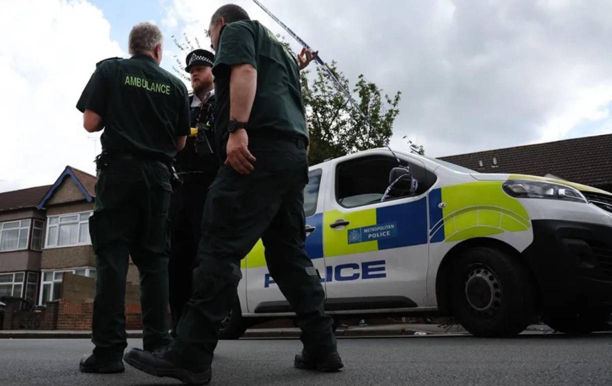 Al momento de su rescate, la menor presentaba un grave retraso en su desarrollo físico y cognitivo, además de deshidratación y desnutrición.