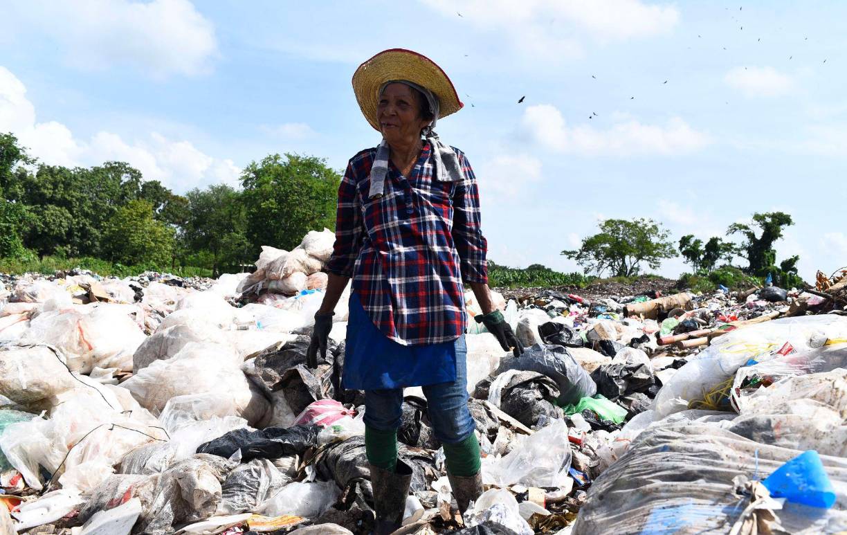 Buscan de todo lo que les pueda servir, ya sea para uso personal o para vender a cambio de unos cuantos lempiras. 