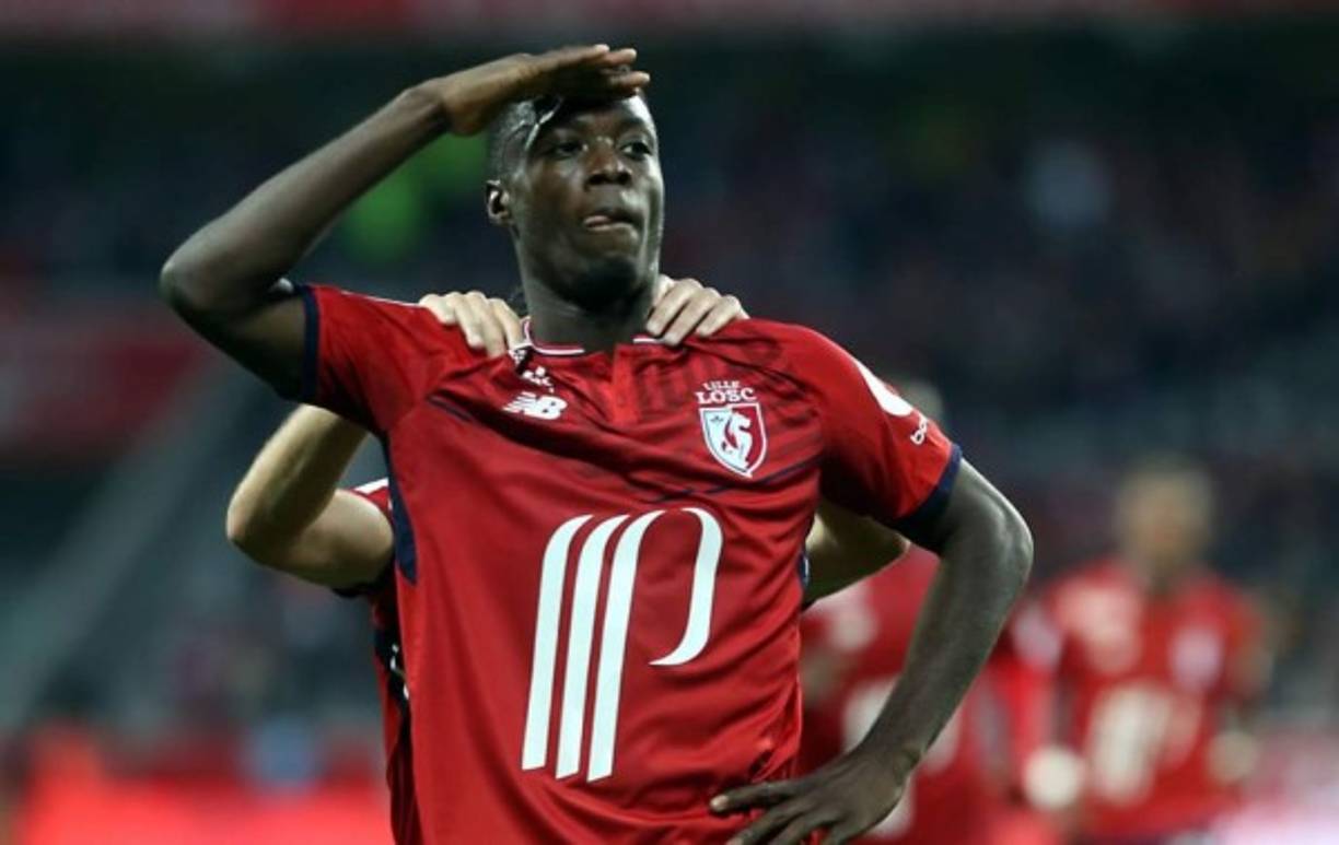 El Bayern tiene varios nombres en su agenda de fichajes y el primero es Nicolas Pépé, con un valor de mercado de 40 millones de euros. El extremo costamarfileño de 23 años está siendo una de las grandes sensaciones del fútbol europeo esta temporada. Con 17 goles y 10 asistencias, ya es el líder del Lille, segundo clasificado de la Ligue 1. En Múnich se le ve como candidato ideal para sustituir a Robben y ya se han iniciado las negociaciones para hacerse con sus servicios. egún BeIN Sports Francia, el Bayern ha emitido una primera oferta de 80 millones de euros.