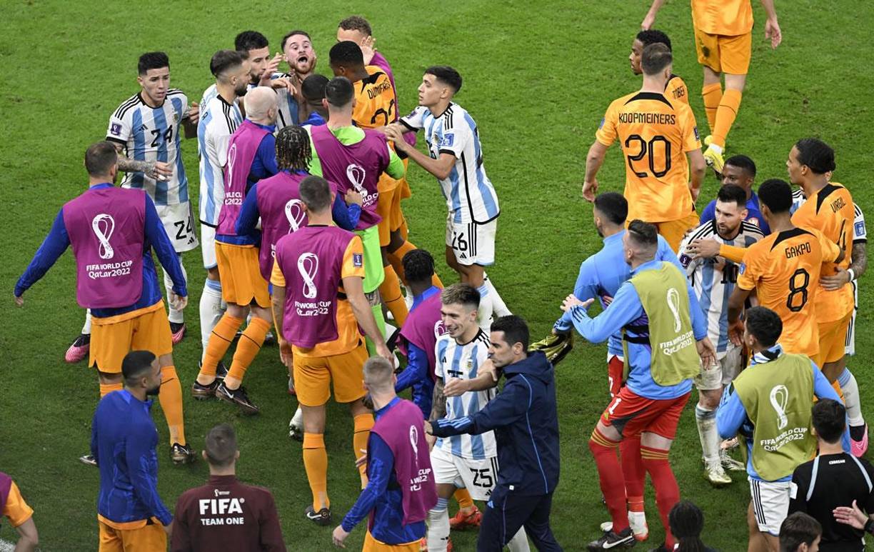 Los jugadores de Países Bajos y Argentina protagonizaron un tremendo zafarrancho en el segundo tiempo del partido.
