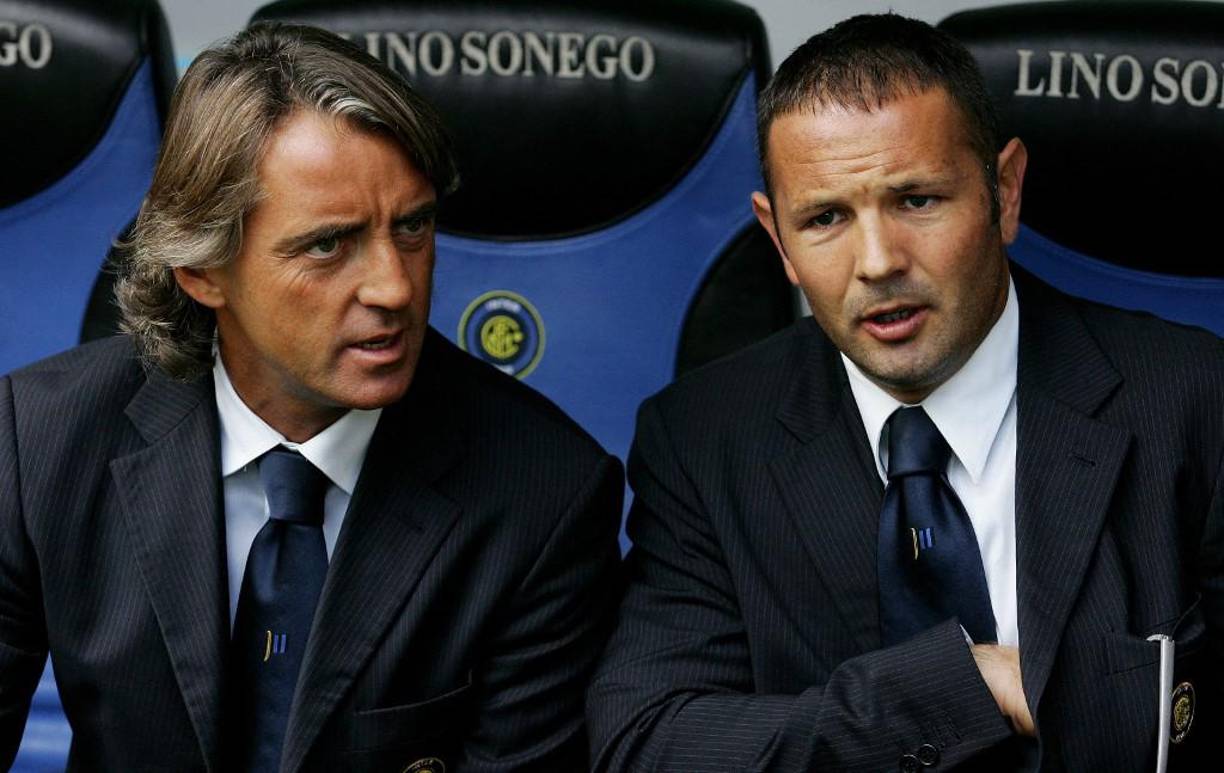 Una vez que dejó los tacos, en el 2006 comenzó su carrera como entrenador. Aquí cuando era el asistente técnico de su amigo Roberto Mancini en el 2006 cuando estab en el Inter.